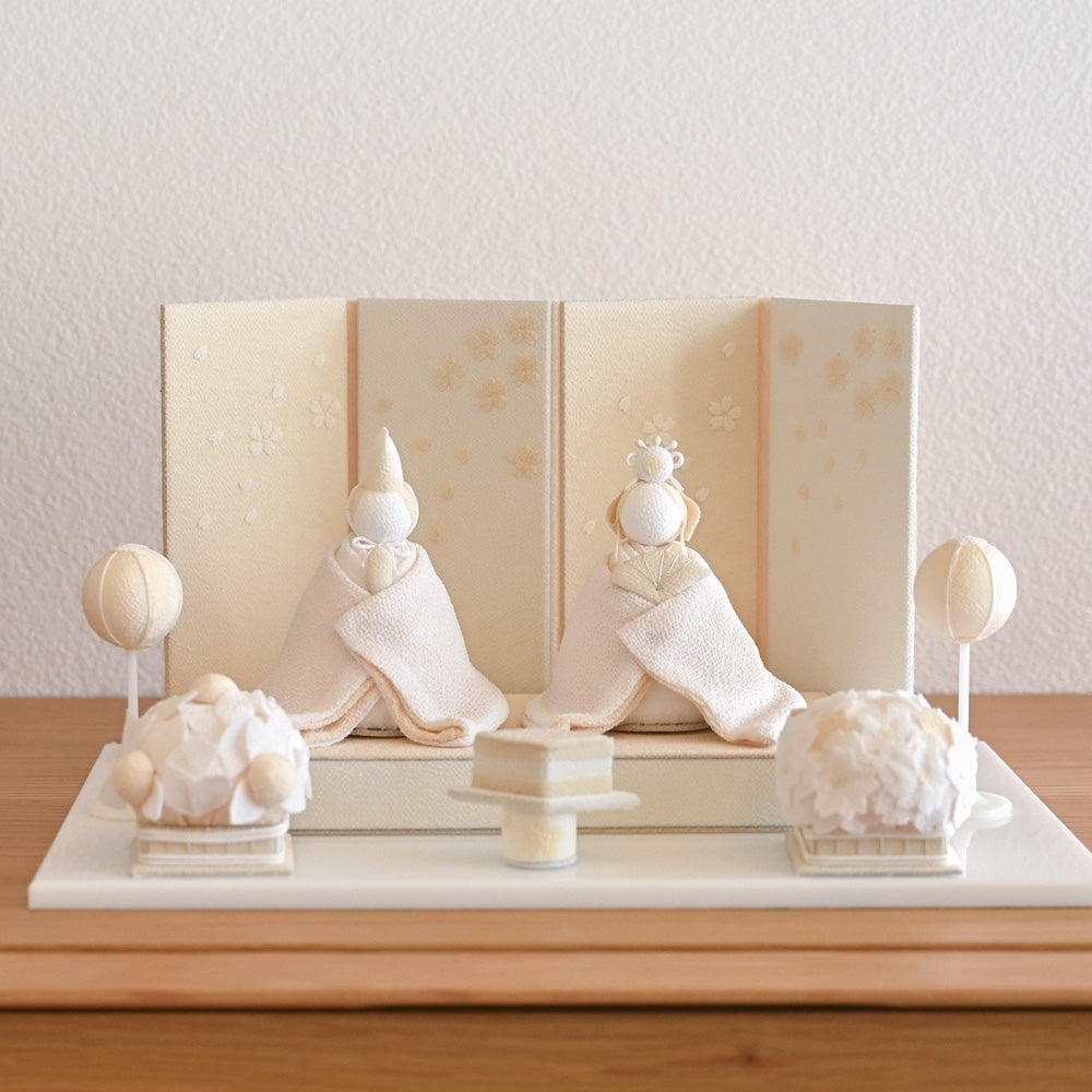 雛人形 HAKI（ハキ） 桜舞うお雛様 白粋｜出産祝い・ベビー用品通販の